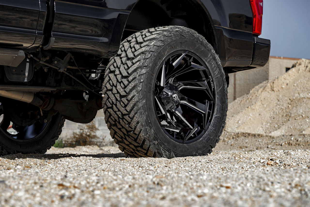 2017 Ford F250 - Fuel REACTION - Black | Wheel Pros